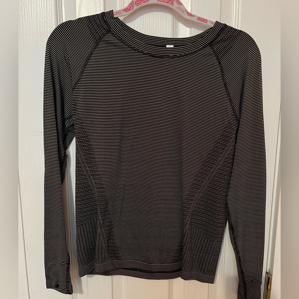 Athleta Momentum long sleeve tee
